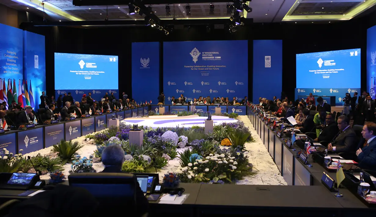 Retno Marsudi mengatakan, AIS Forum harus menjadi acuan untuk mengembangkan kerja sama yang inklusif dalam menangani beragam tantangan global. (AP Photo/Firdia Lisnawati)