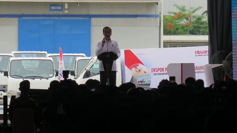 Presiden Joko Widodo (Jokowi) melepas ekspor perdana Isuzu Traga rakitan Indonesia di Pabrik Isuzu Plant Kawasan Industri Suryacipta Karawang Jawa Barat. Lisza Egehem/Liputan6.com