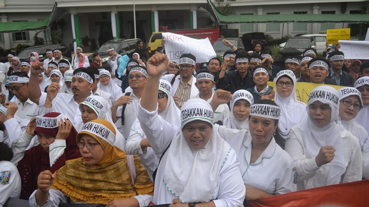 dokter dan perawat demo 