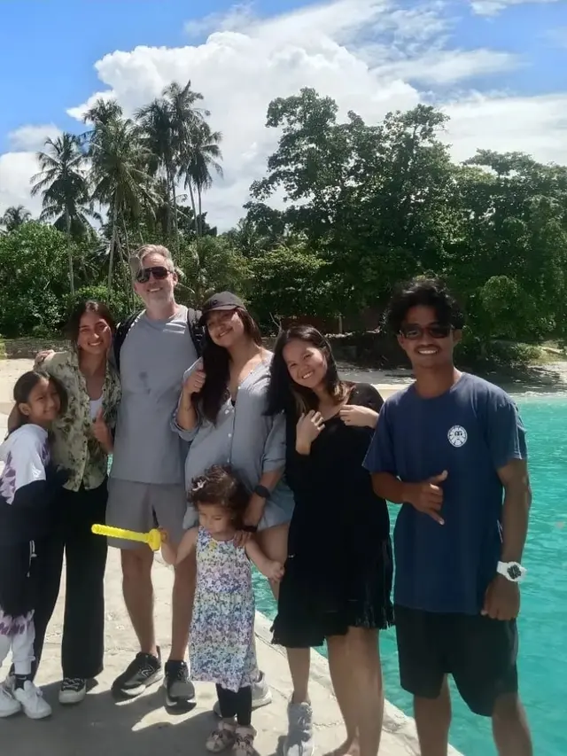Rahma Azhari dan Paris Chong