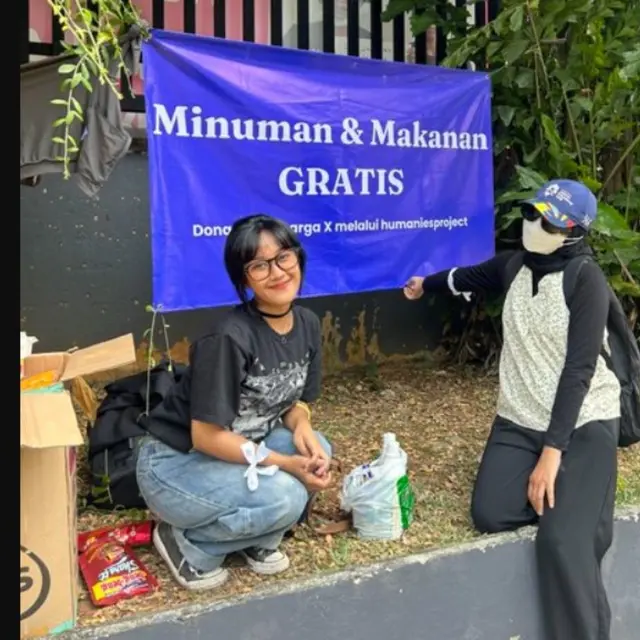 Viral Wanita dan Temannya Sediakan Nasi Padang dan Obat Gratis untuk Pendemo yang Menolak Revisi UU Pilkada