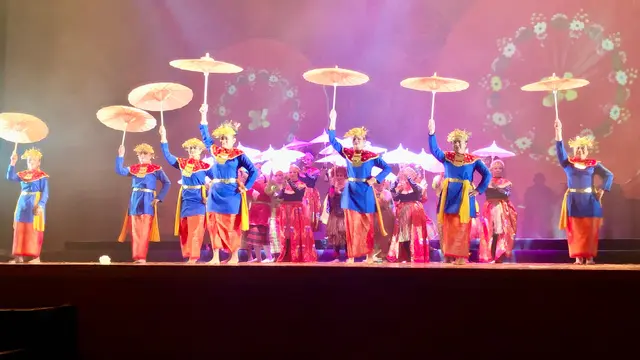 Para penari di Festival Art ChipelaGong 2024