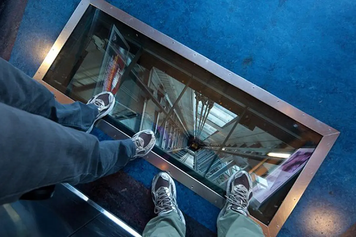 Sky Tower Glass Lift, Auckland, Selandia Baru