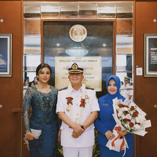 Potret 6 Artis Dampingi Ayah di Acara Pelantikan, Asila Maisa Tampil Memesona