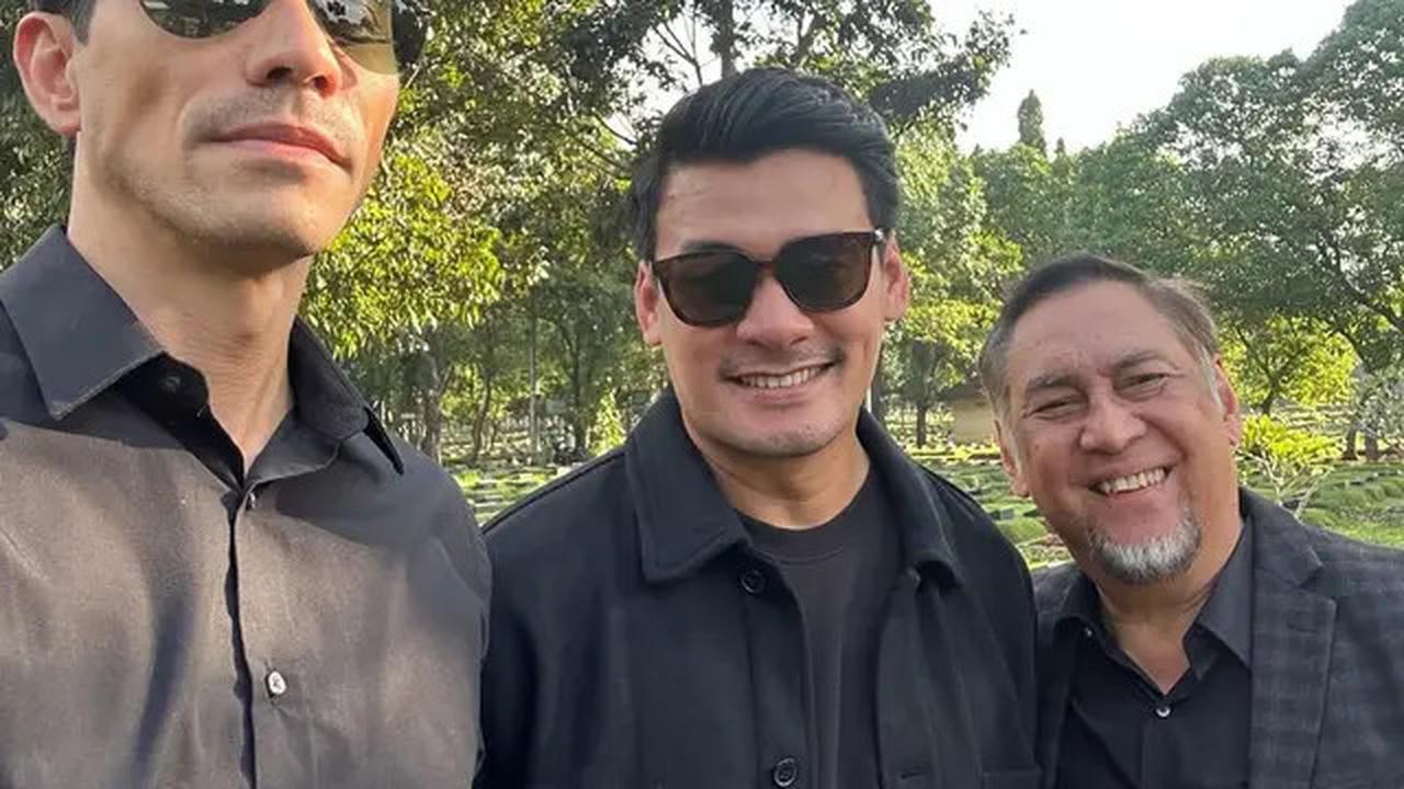 6 Potret Kenangan Joshua Pandelaki dengan Rekan Selebriti, Artis Senior yang Hangat