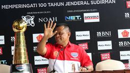 Panglima TNI, Gatot Nurmantyo saat menghadiri press conference Piala Jenderal Sudirman di Hotel Century, Senayan, Jakarta, Rabu (20/1/2016). (Bola.com/Nicklas Hanoatubun)