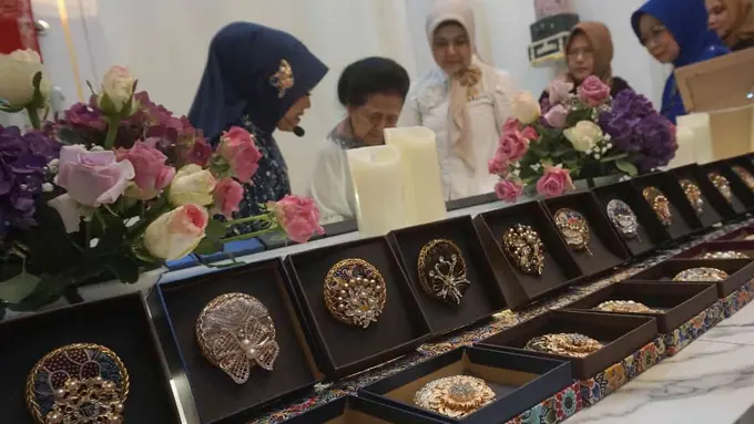 Fimela Figure: Bentuk Dedikasi 15 Tahun Garap Aksesori Handmade Bernafaskan Budaya Sunda dari Ardelya Craft