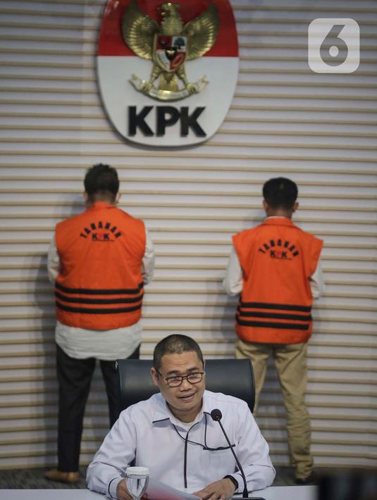 Direktur Penyidikan KPK, Asep Guntur saat memberi keterangan terkait penetapan dan penahanan Bupati Kabupaten Muna Sulawesi Tenggara (2021-2026) La Ode Muhammad Rusman Emba. (Liputan6.com/Angga Yuniar)