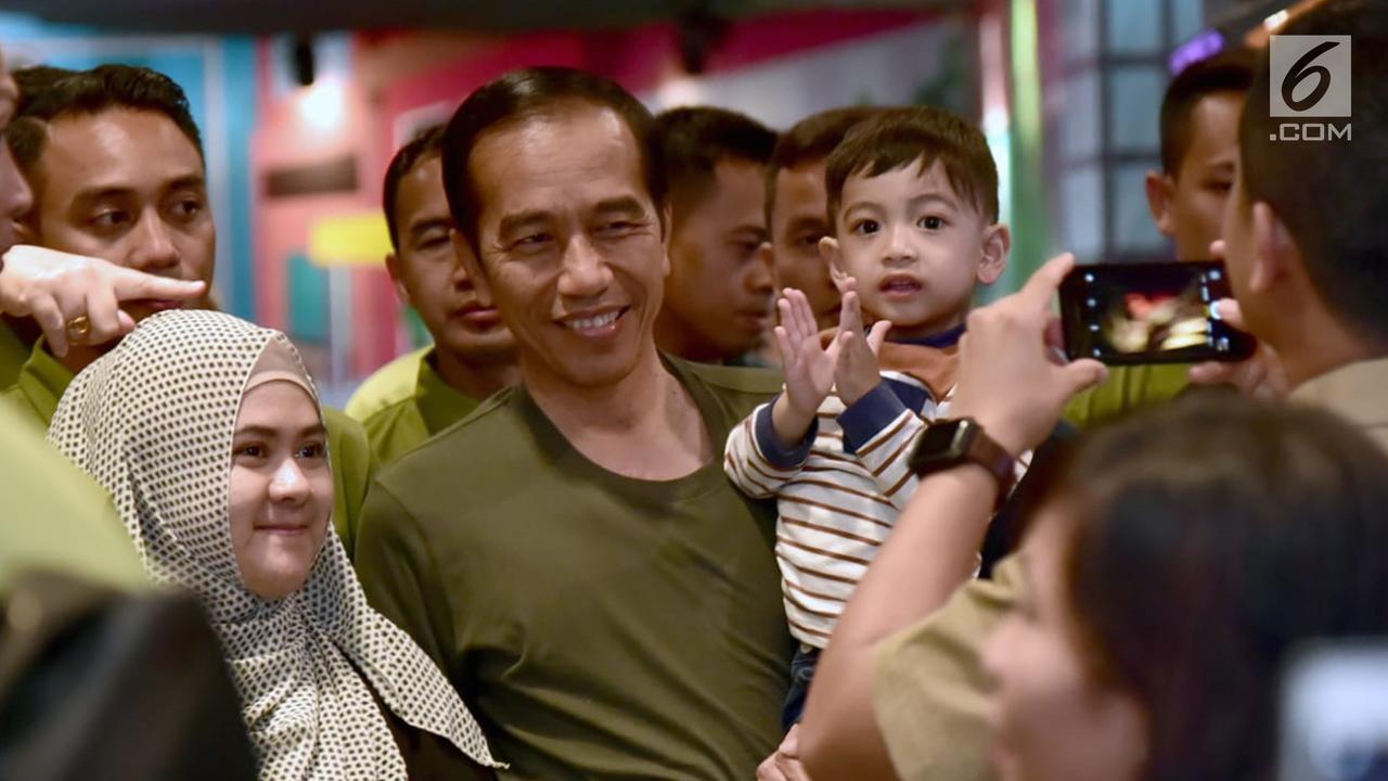 Keseruan Jokowi Malam Minggu dengan Jan Ethes di Mal Bogor