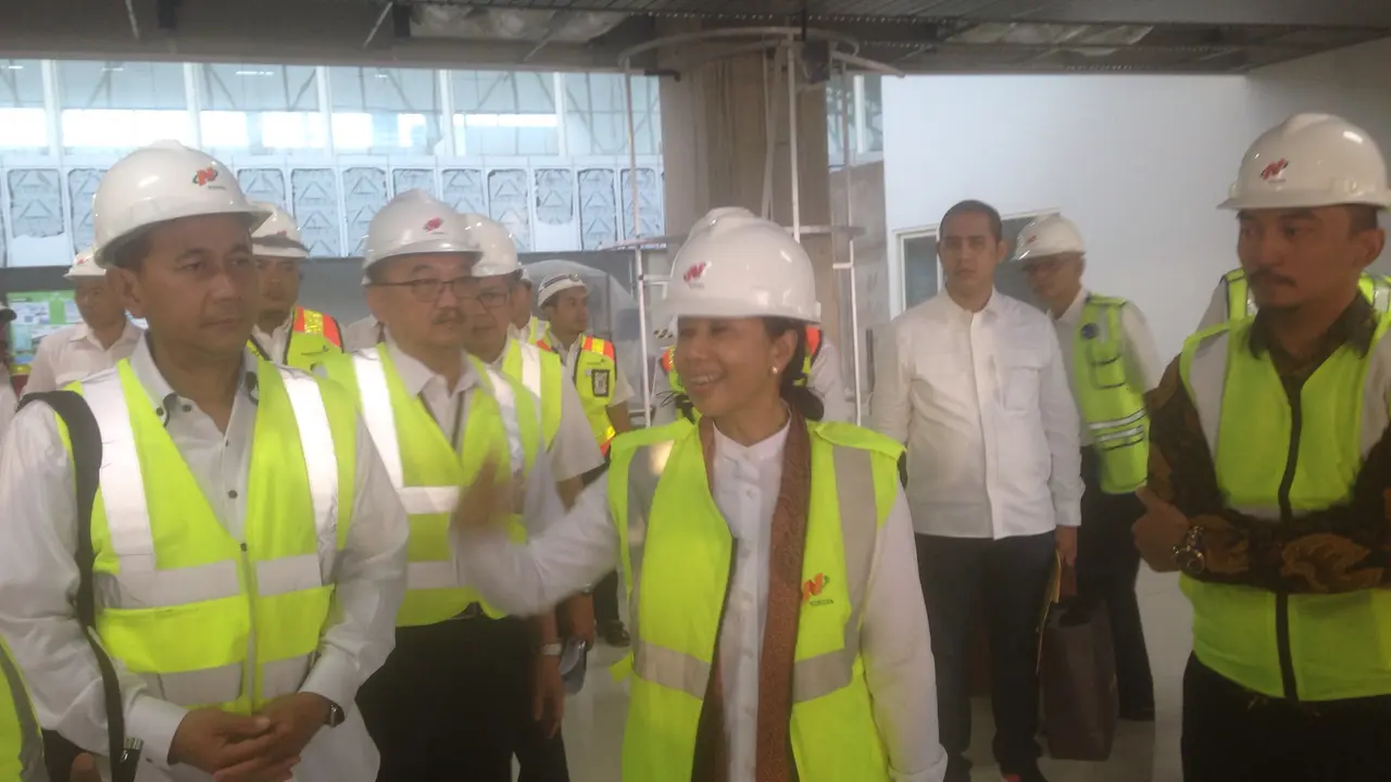 Menteri BUMN Rini Soemarno tinjau Bandara Supadio (Foto: Ditto/Liputan6.com)
