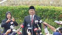 Mensos Saifullah Yusuf saat memberikan keterangan pers di TMP Kalibata, Jakarta, Minggu (10/11/2024).