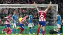 Para pemain Atletico Madrid merayakan gol yang dicetak oleh Hector Herrera ke gawang Juventus pada laga Liga Champions di Stadion Wanda Metropolitano, Rabu (18/9/2019). Kedua tim bermain imbang 2-2. (AP/Bernat Armangue)