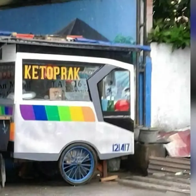 6 Potret Nyeleneh Orang Jualan Ketoprak, Bikin Salah Fokus ketika Puasa