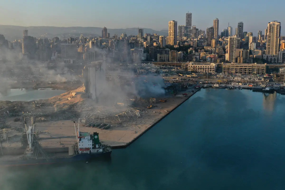 Pandangan Udara dari Pelabuhan Beirut Usai Ledakan