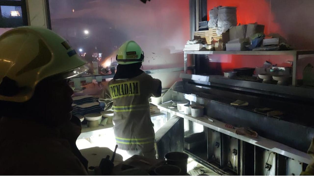 Restoran Jepang di Jaksel Terbakar, Api Pertama Kali Muncul dari Dapur
