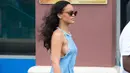 Penyanyi Rihanna terlihat berlibur di sebuah pantai di Barbados pada 26 Desember 2015 lalu. Mantan kekasih Chris Brown itu terlihat seksi dalam balutan dress biru tipis hingga payudaranya terlihat menonjol karena tak mengenakan bra. (www.thesun.co.uk)