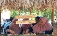 Mengunjungi Pasar Kuno di Lamongan, Suguhkan Suasana Belanja Tempo Dulu Bayarnya Pakai Koin Kayu