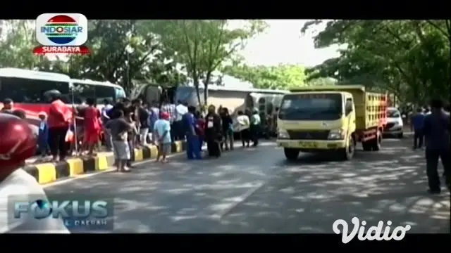 VIDEO: Bus Sugeng Rahayu Terbalik di Madiun, Satu Pemotor Tewas