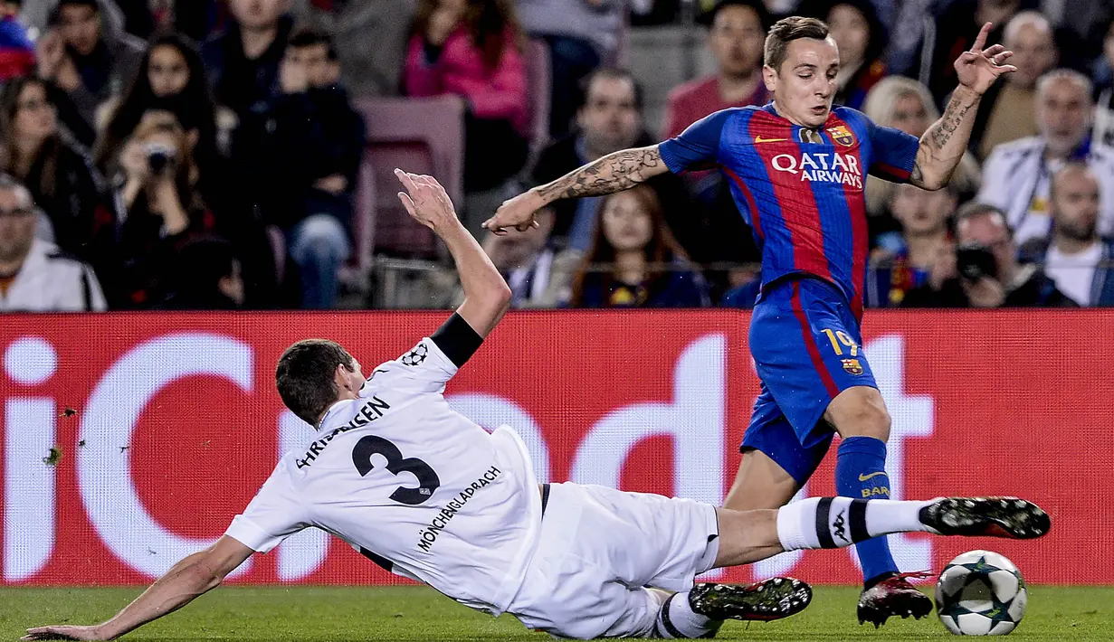 3. Lucas Digne - Musim lalu dirinya direkrut dari PSG untuk bersaing dengan Jordi Alba. Sayang, mantan pemain AS Roma ini gagal menunjukan kualitas terbaiknya. (AFP/Josep Lago)