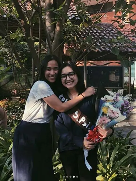 “…perubahan-perubahan yang terjadi saat mendekati deadline, sampai akhirnya hari ini bisa dipertanggungjawabkan,” lanjut Amanda menuliskan. (Instagram/auroramanda)