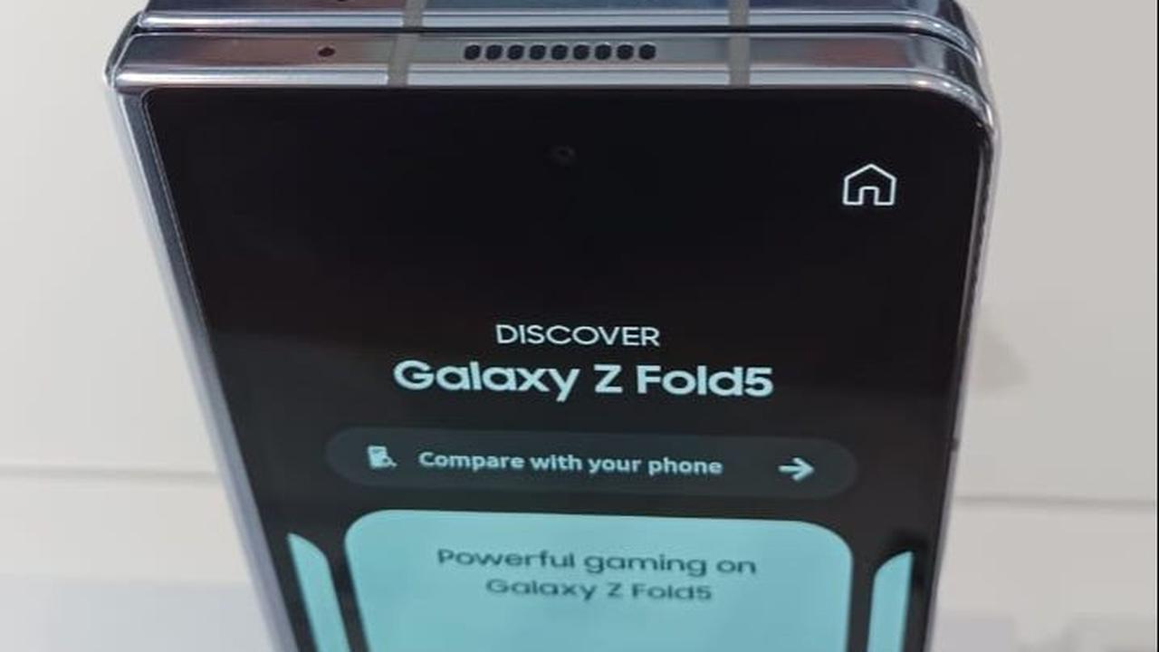 Konsumen dapat membeli Galaxy Z Flip5 dengan harga mulai dari Rp15.999.000, sedangkan Galaxy Z Fold5 tersedia dengan harga mulai dari Rp24.999.000.
