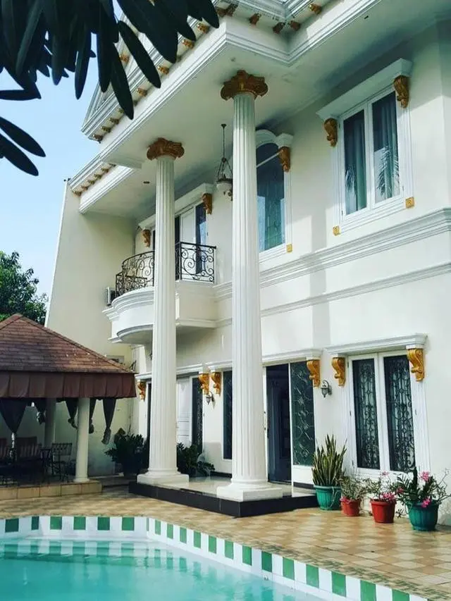 Potret Bagian Depan Rumah 6 Vokalis Band Tanah Air, Hunian Ariel NOAH Elegan