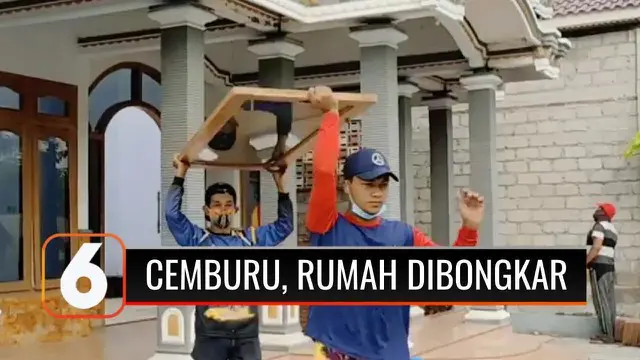 Akibat cemburu buta, seorang suami berinisial AP, membongkar rumahnya sendiri di Desa Tulung, Sampung, Kabupaten Ponorogo, Jawa Timur. AP menduga, sang istri yang bekerja sebagai tenaga kerja wanita (TKW) di Hongkong itu selingkuh dengan pria lain.