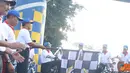Citizen6, Surabaya: Komandan Kobangdikal Laksda TNI Sadiman membuka acara Fun Bike Hari Pendidikan (Hardikal) ke-66 tahun 2012 yang digelar Kobangdikal, Minggu (29/4). (Pengirim: Penkobangdikal)
 