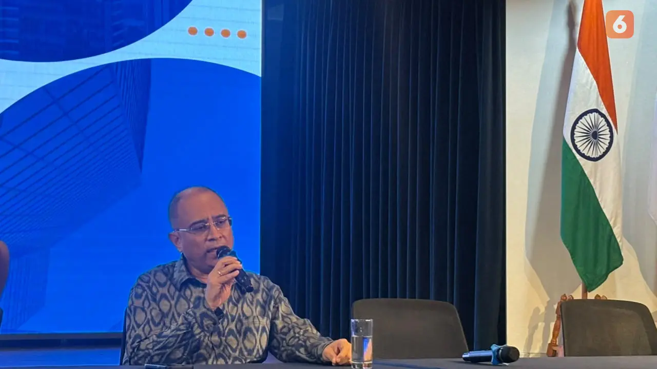 Duta Besar India untuk Indonesia Sandeep Chakravorty saat jumpa pers di Jakarta, Jumat (3/7/2026), jelang kunjungan Perdana Menteri Narendra Modi.
