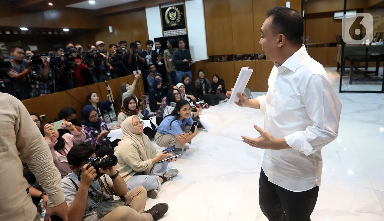 "Dengan dinamika yang terjadi, serta terhadap keputusan yang telah diambil oleh PKB yaitu menerima kerja sama Politik dengan Partai NasDem, sehingga otomatis menyebabkan kerja sama politik Gerindra dan PKB berakhir, atau koalisi KKIR menjadi bubar dengan sendirinya," kata Dasco dalam konferensi pers. (Liputan6.com/Johan Tallo)