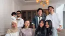 Duo bumil bestie Shenina Cinnamon dan Hanggini tak sengaja kompakan dengan atasan biru di Lebaran kedua [@sheninacinnamon]
