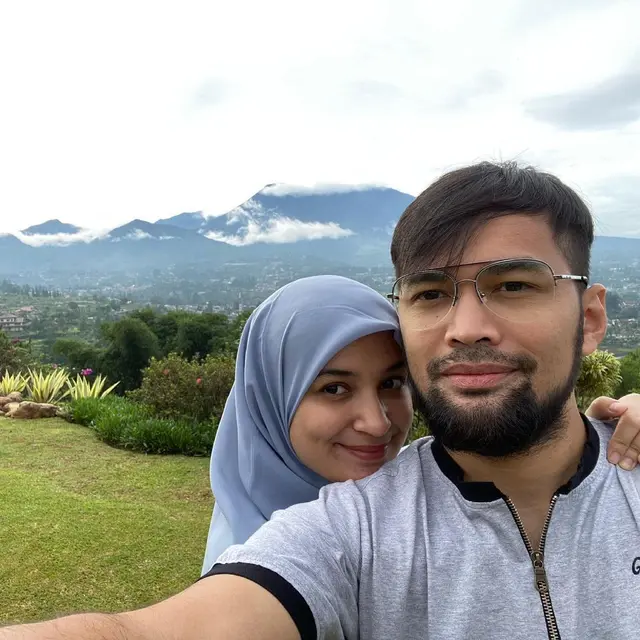 Teuku Wisnu dan Shireen Sungkar. (Foto: Instagram @teukuwisnu)