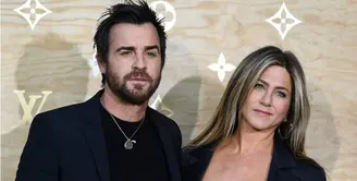 Justin Theroux dan Jennifer Aniston merupakan pasangan suami istri yang jarang mengumbar kemesraan namun kerap terlihat romantis. Saling percaya nampaknya menjadi faktor utama di rumah tangganya yang harmonis. (AFP/Bintang.com)