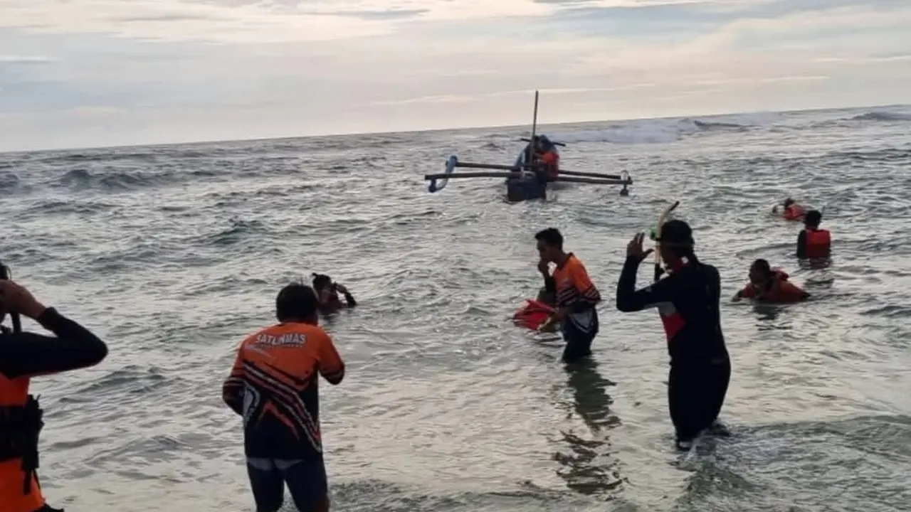 Kronologi Siswa SMPN 7 Mojokerto Terseret Ombak Pantai Drini