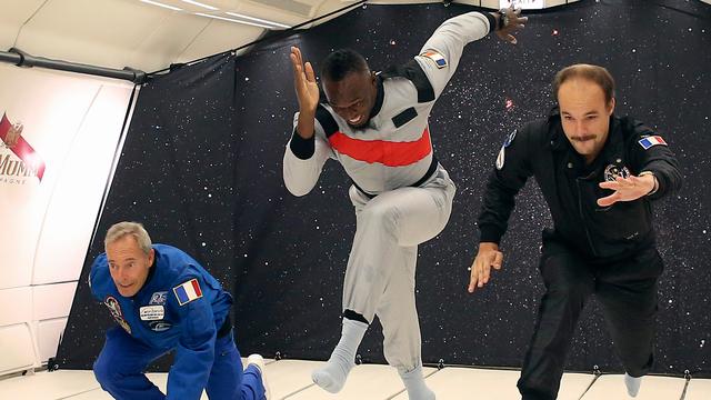 Seperti Bocah, Usain Bolt Kegirangan Jajal Ruangan Gravitasi Nol