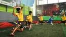 Sebanyak tujuh pemain mengikuti latihan perdana pasca Piala Presiden 2015 di Lapangan Futsal Champion Tidar, Malang, Kamis (22/10/2015). (Bola.com/Kevin Setiawan)