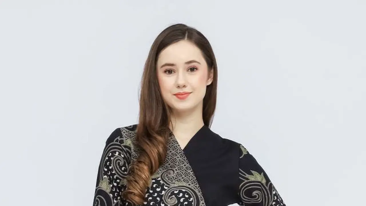 Inspirasi Model Atasan Batik Wanita untuk Tampilan Santai dan Elegan, Wajib Dimiliki di 2025