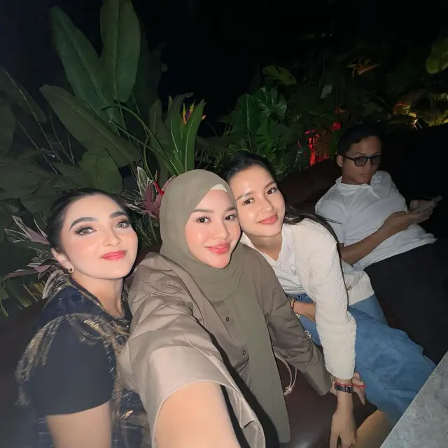 Bakal Kuliah di Inggris, Ini 6 Potret Dinner Sarah Menzel Bareng Keluarga Azriel