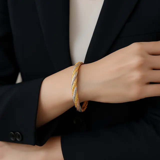 Model Gelang Emas Kadar 750 Twist Kombinasi Tiga Warna untuk Wanita Karier