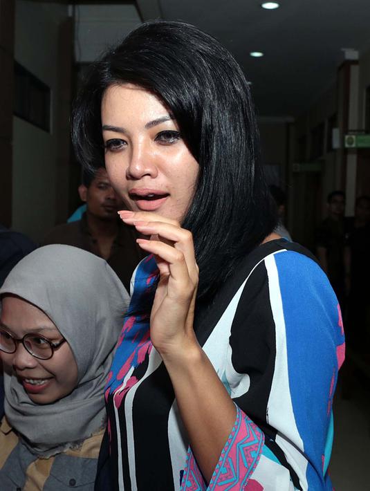 Datangi Pengadilan Farah Quinn, Saya Mau Cerai Lagi - Photo Bintang.com