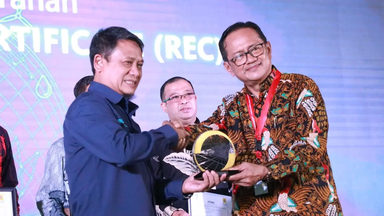 Sinar Mas Land dan PLN tandatangani penggunaan Energi Baru Terbarukan (EBT), melalui penggunaan sertifikat EBT atau Renewable Energy Certificate (REC). Hal ini dilakukan untuk ambil peran dalam mengurangi emisi CO2.