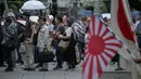 Orang-orang mengantre untuk memberikan penghormatan dan memanjatkan doa saat berkunjung ke Kuil Yasukuni di Tokyo pada Kamis 15 Agustus 2024. (Richard A. Brooks/AFP)