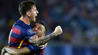 6. Dani Alves (349 laga) - Pemain asal Brasil ini sering kali menggendong Lionel Messi dalam merayakan selebrasi gol atau kemenangan. Selama berkarier di Barcelona, Alves tercatat 349 kali bermain bersama Lionel Messi. (AFP/Kirill Kudryavtsev)