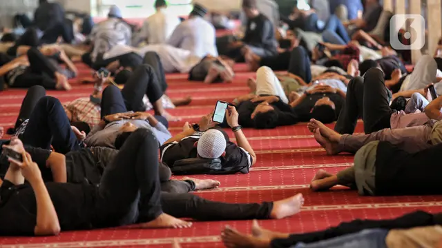Menanti Waktu Berbuka Puasa di Masjid Istiqlal Jakarta