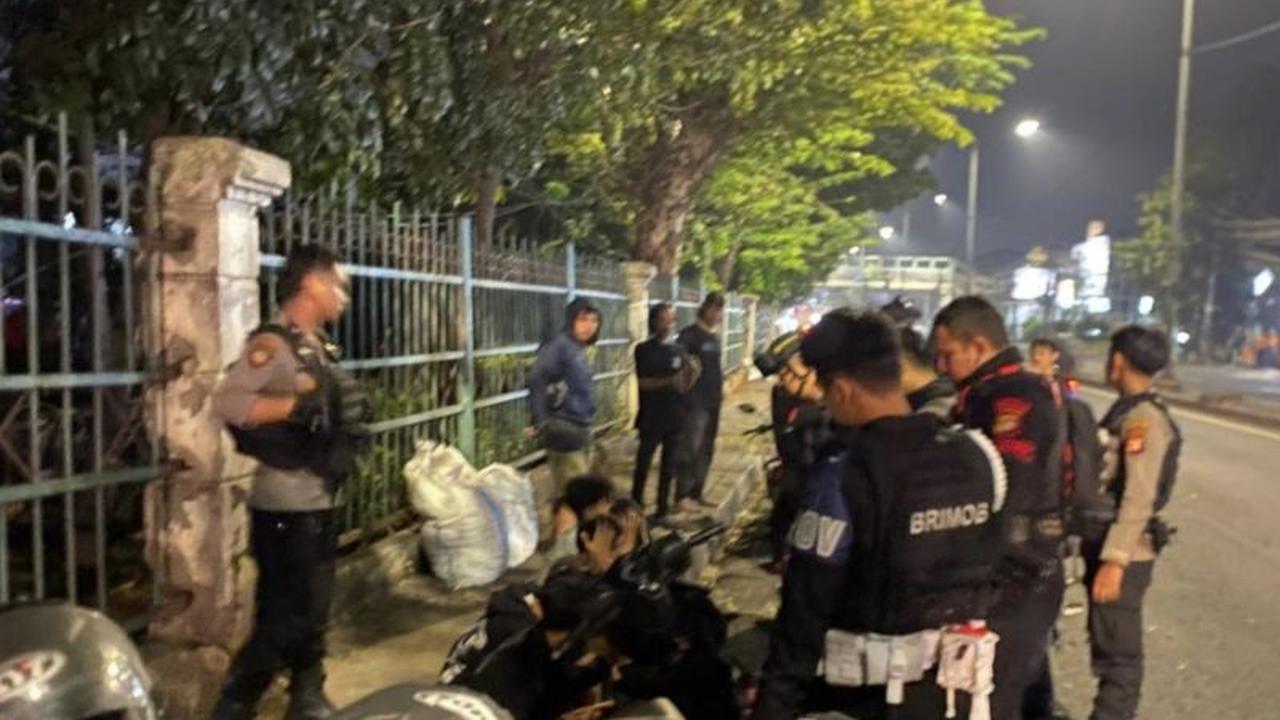 Patroli Gabungan Bubarkan Tawuran Remaja Jaktim, Empat Pelaku Ditangkap