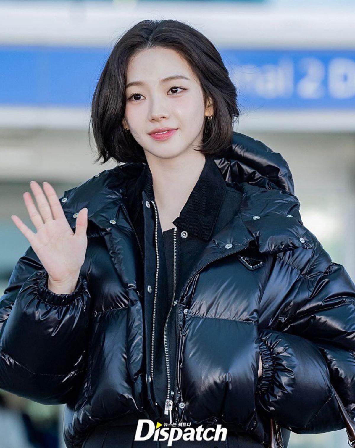 Karina aespa Tampil Fresh dengan Rambut Pendek di Bandara, Siap Hadiri Milan Fashion Week 2025