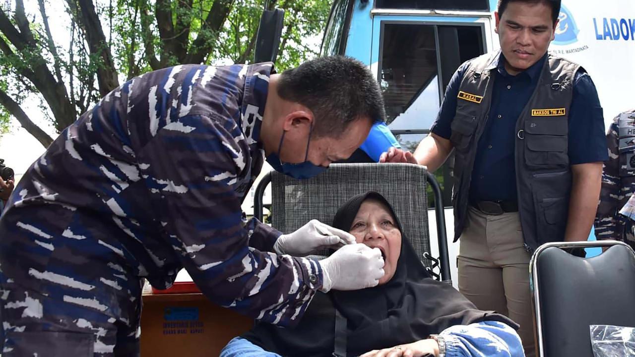 FOTO: Kasal dan Alumni AAL ’93 Gelar Bakti Sosial di Sukabumi