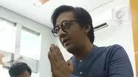 Andre Taulany memberikan keterangan pers terkait  ucapannya di sebuah stasiun televisi yang dinilai menghina Nabi Muhammad SAW di kantor MUI, Jakarta, Sabtu (4/5/2019). Andre meminta masyarakat untuk membuka pintu maaf atas kesalahan-kesalahan yang diperbuatnya. (merdeka.com/Imam Buhori)