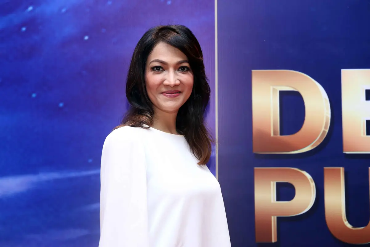 Ira Koesno mengibaratkan Pilkada DKI 2017 seperti wanita yang sedang hamil tua. (Nurwakyunan/Bintang.com)