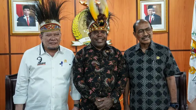 Asosiasi MRP Se-Wilayah Papua saat bertemu Ketua DPD RI AA LaNyalla Mahmud Mattalitti dan Wakil Ketua I DPD RI Nono Sampono di Ruang Delegasi DPD RI, Komplek Parlemen Senayan, Jakarta. (Istimewa)